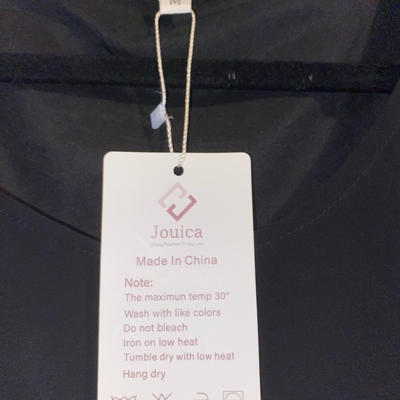 Chic Black Sleeveless Blouse - Picture 3 of 5